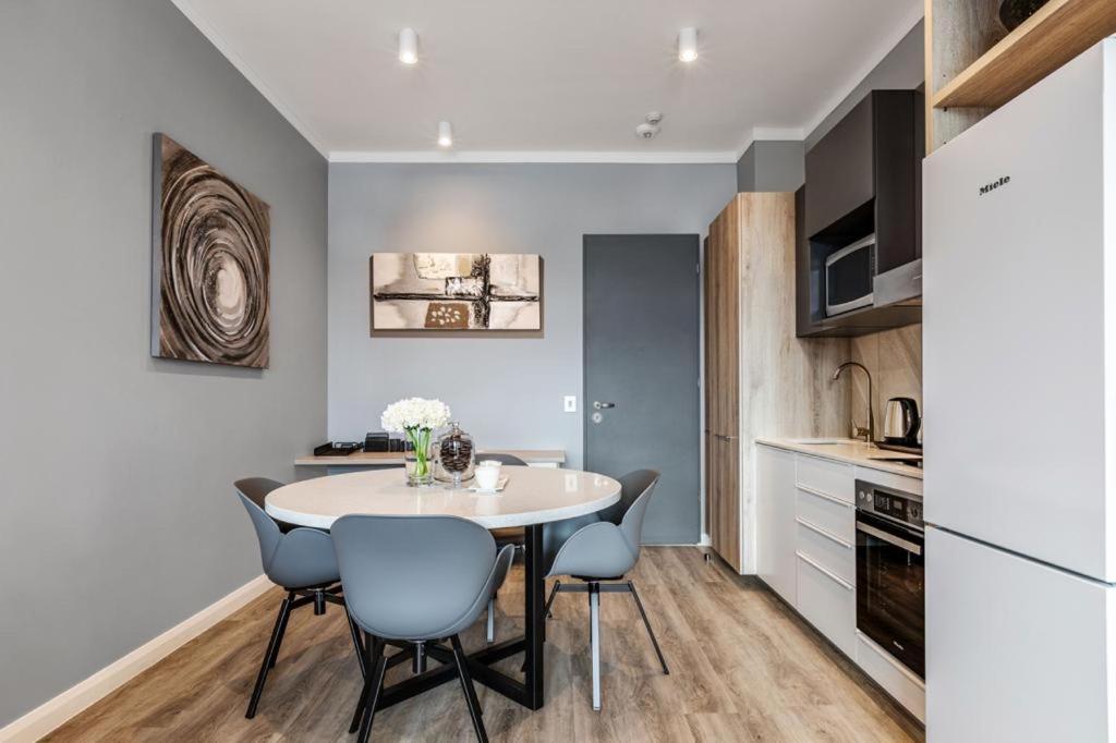 Menlyn Maine Residence Unit 1419 Pretoria-Noord Buitenkant foto