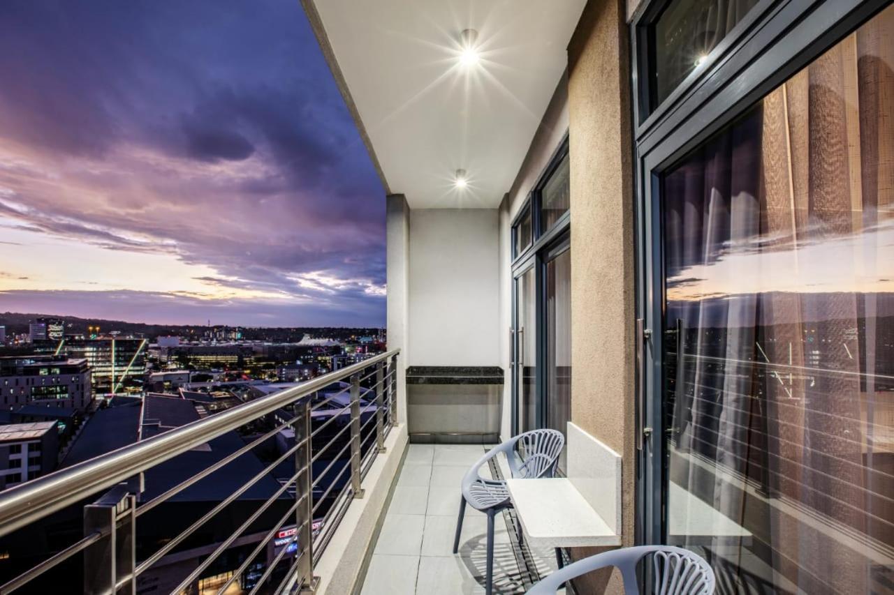 Menlyn Maine Residence Unit 1419 Pretoria-Noord Buitenkant foto